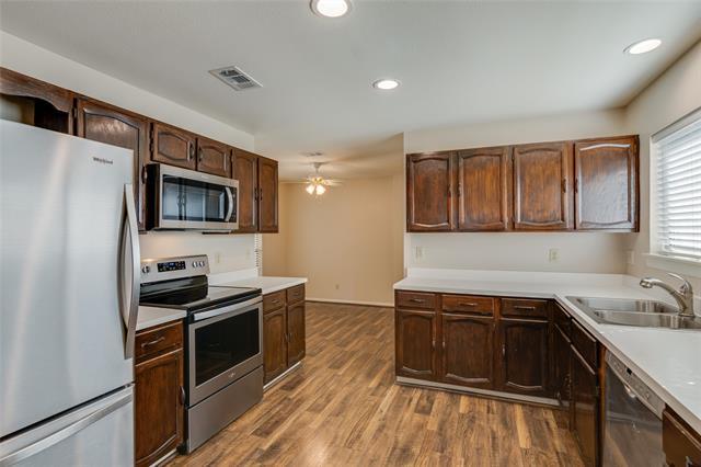 Building Photo - 927 Redcedar Way Dr