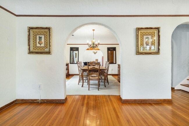 Building Photo - 710 Claremore Dr