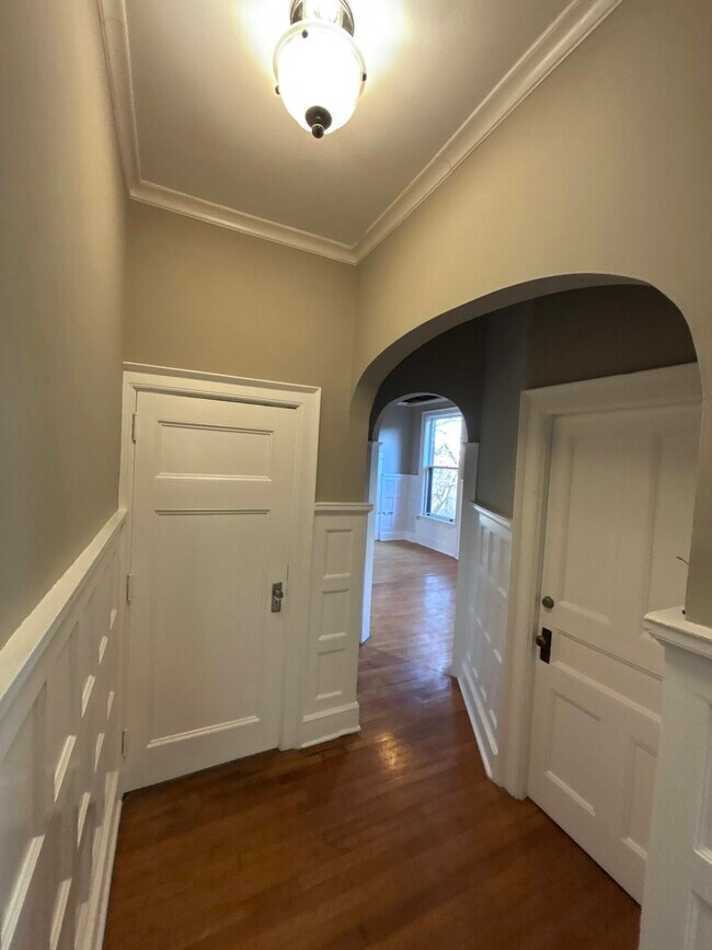 Building Photo - 509 Monroe Ave