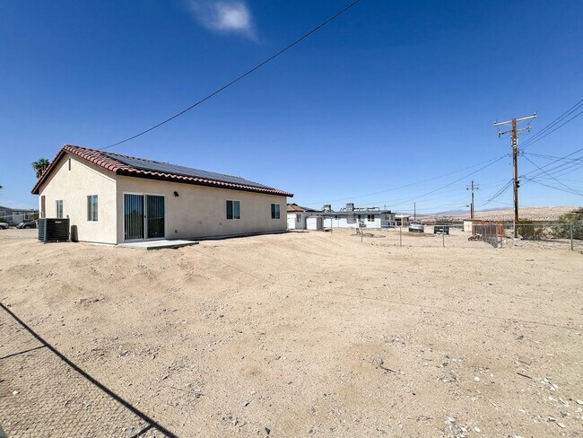 Building Photo - 29 Palms Home with Solar