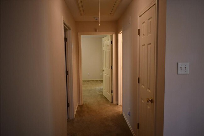 Building Photo - 203 Pine Valley