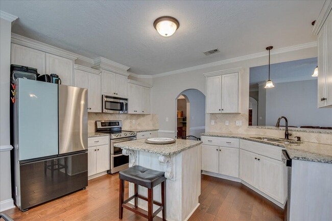 Building Photo - 3243 Windwood St