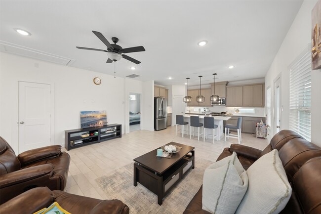 Building Photo - 18814 River Overlook Ct