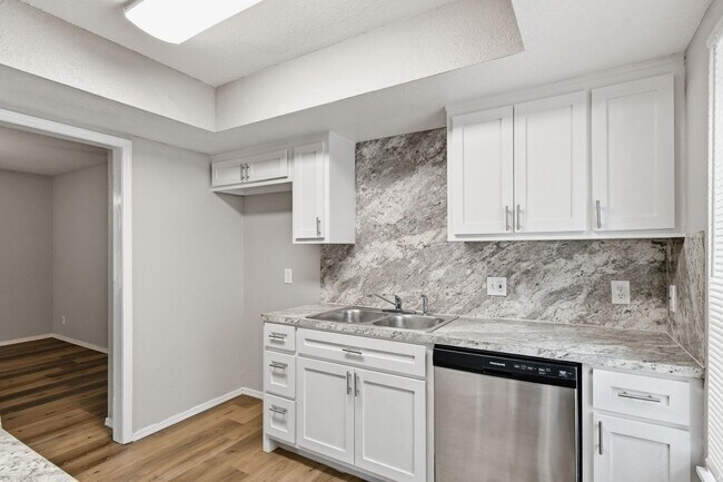 Building Photo - 6518/6520 E 90th St Duplex