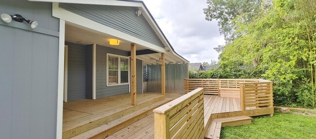 Building Photo - Adorable Red Bank Home!