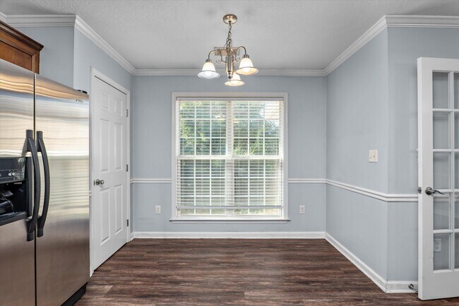 Building Photo - 570 Lory Ln