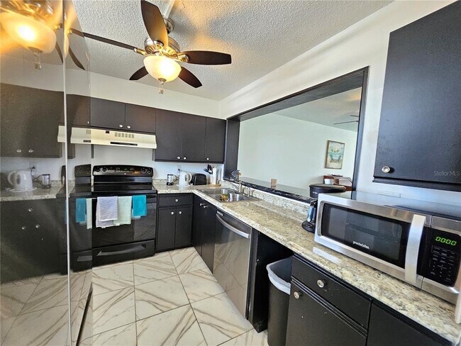 Building Photo - 7425 Bay Island Dr S