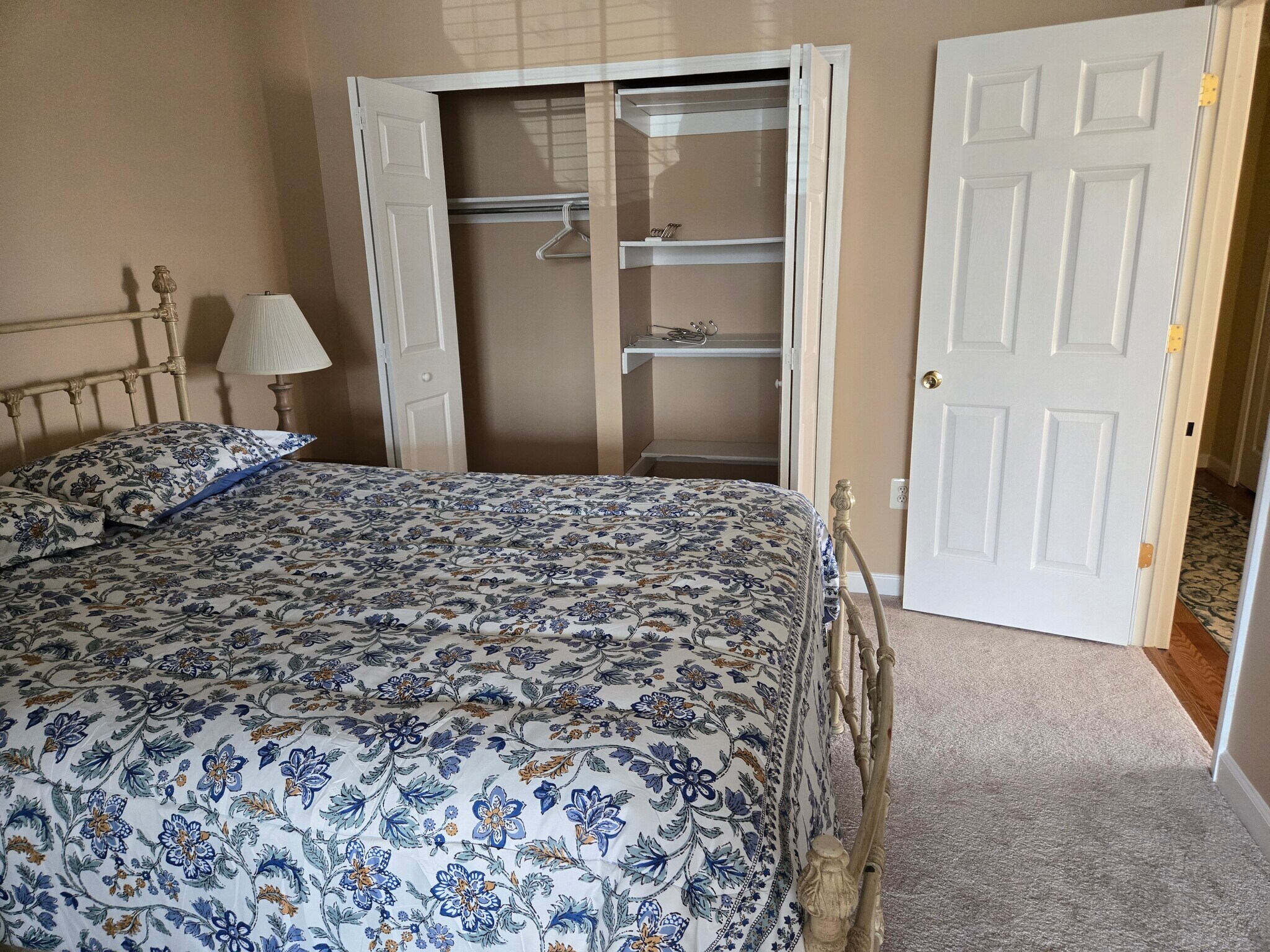 Building Photo - 222 N View Cir