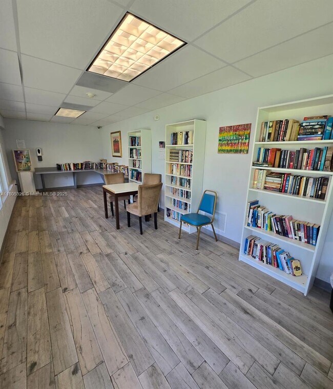 Building Photo - 2771 Taft St