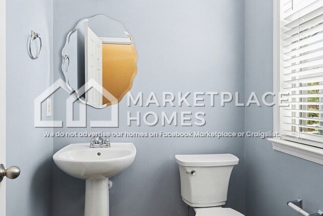 Building Photo - 3013 Freeport Dr