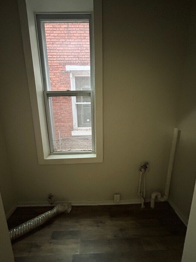 Building Photo - 5 Bedroom in Uptown Hbg - Section 8 accepted.