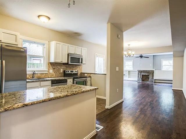 Building Photo - 407 S Windomere Ave