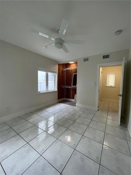 Building Photo - 2356 SW 16th Ave