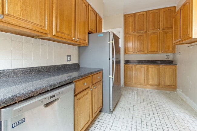 Building Photo - 940 E 48th St