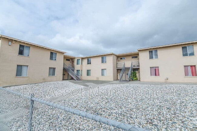 Building Photo - 1415 Visalia Ave