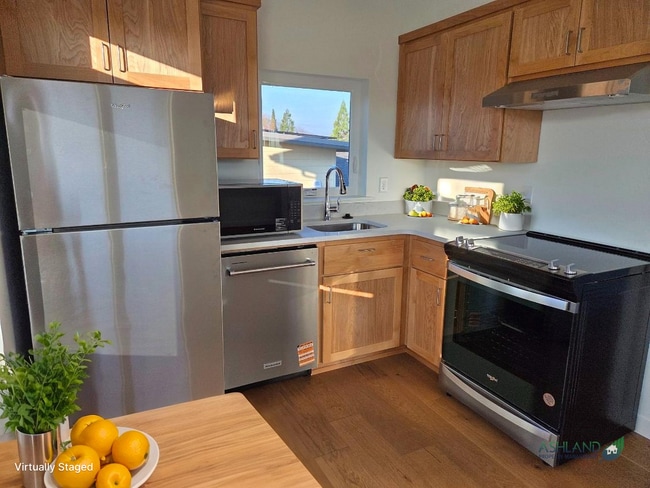 Building Photo - New Apartment in Central Ashland Location | Available Now!