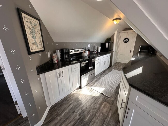 Building Photo - 18 Alpine Ct