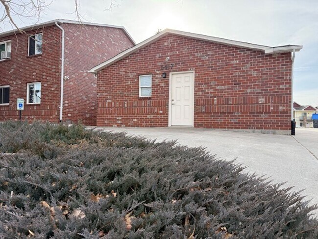 Building Photo - 5417 Imperial Ct