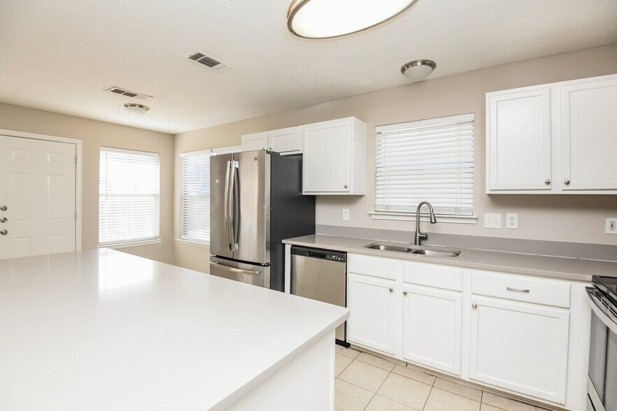 Building Photo - 8101 Gardengate Ct