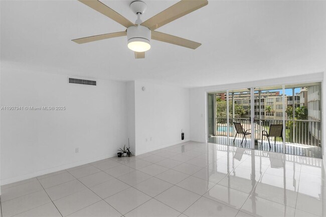 Building Photo - 1690 NE 191st St