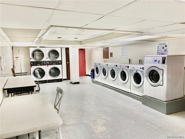 Building Photo - 673 Locust St