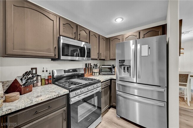 Building Photo - 8733 Red Brook Dr