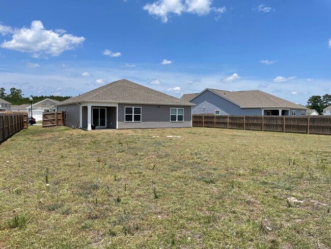 Building Photo - 3 Bedroom 2 Bath Home in Eagle Creek, Bolivia, NC