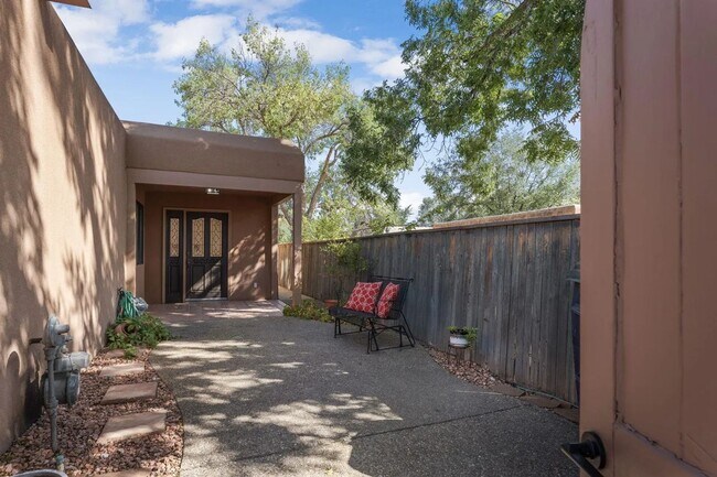Building Photo - 2616 Don Pedro NW