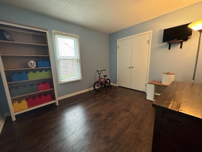 Building Photo - RENT SPECIAL 1/2 OFF 1ST MONTHS RENT IF MO...