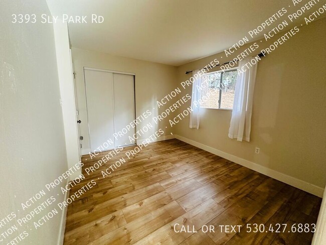 Building Photo - Charming 3 Bedroom 2 Bath - Move in Specia...