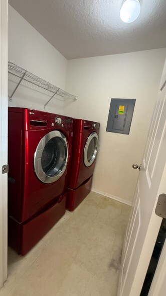 Building Photo - 36027 Deer Creek Dr