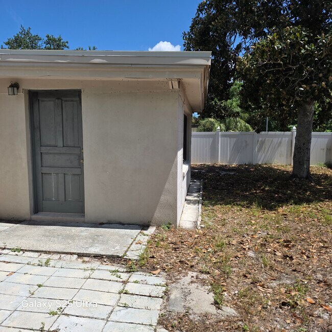 Building Photo - 3302 Bainbridge Dr
