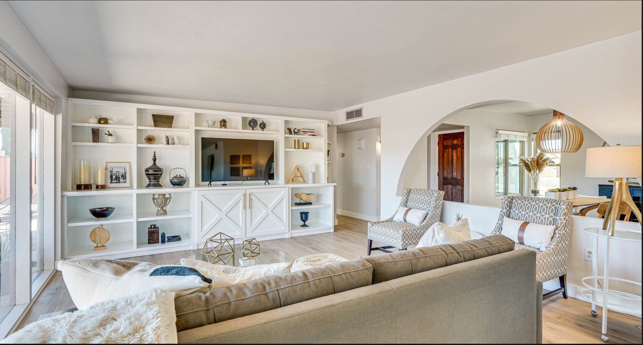 Living Room - 2217 S Oak Park Dr