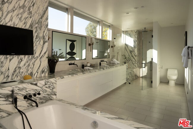 Building Photo - 1166 Angelo Dr