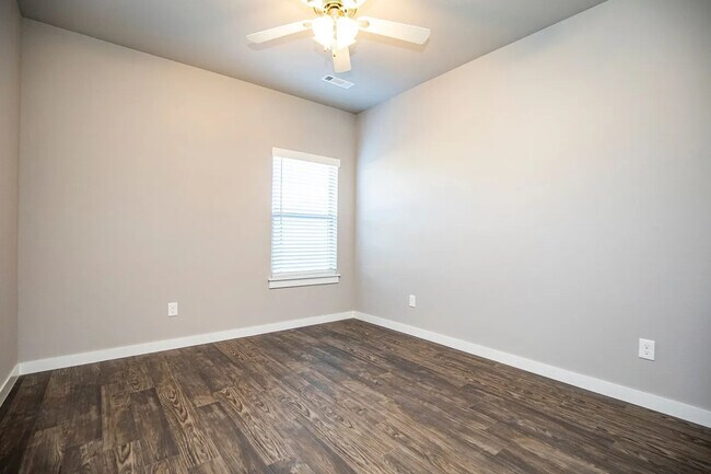 Building Photo - 1901 Booker Cir