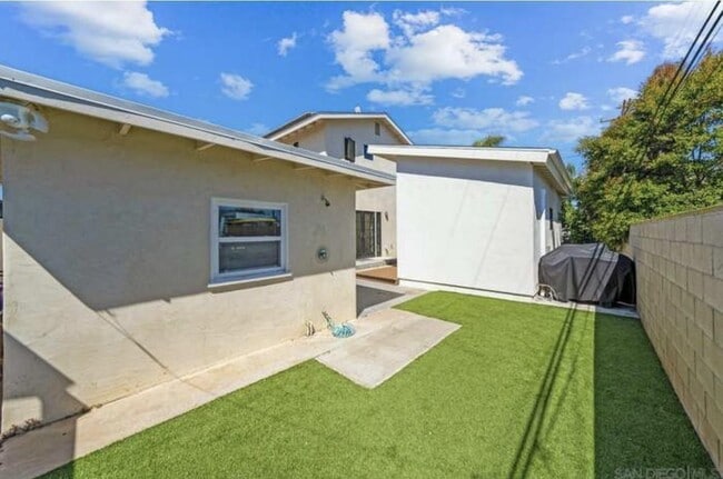 Building Photo - 229 Carnation Ave