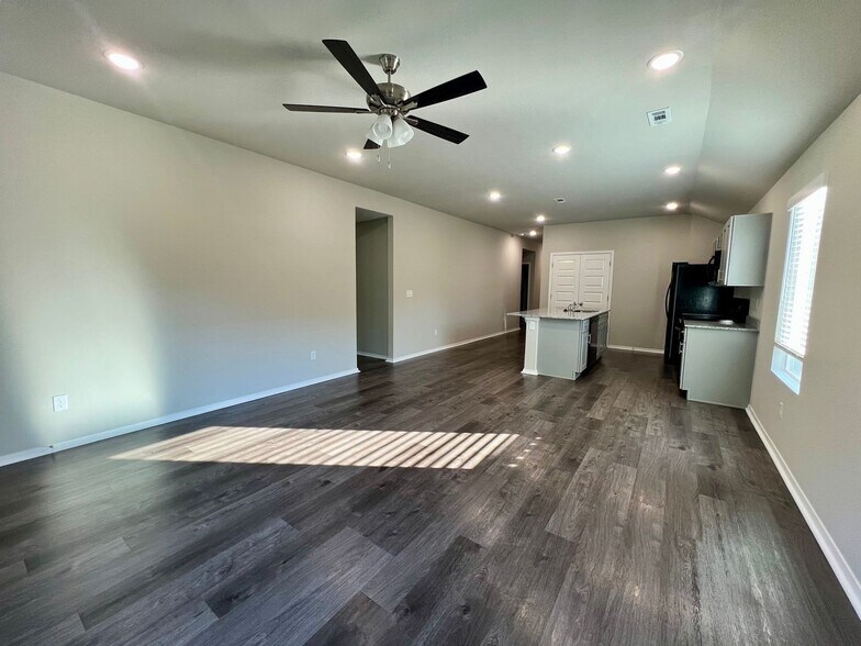 Building Photo - 8912 Preston Ct