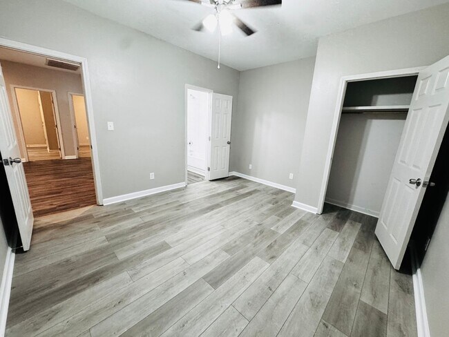 Building Photo - 1219 N 44th St