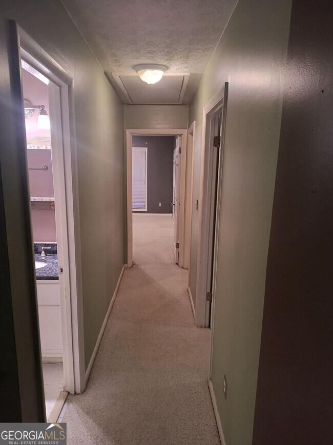 Building Photo - 105 Governors Dr