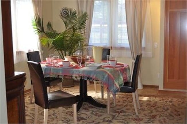 Building Photo - ***PENDING APPLICATION***Location! Location! Your fully furnished Cairn Cottage is located in Cou...