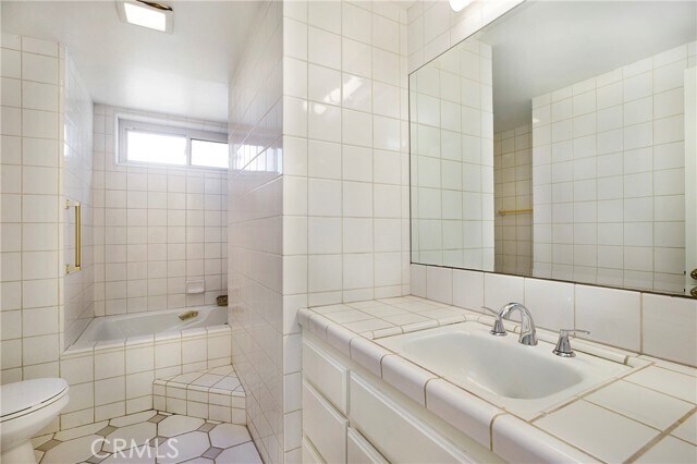 Building Photo - 1731 La Loma Dr