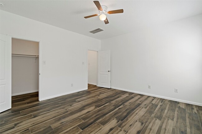 Building Photo - 25435 Autumn Woods Dr