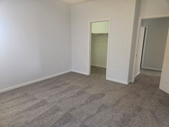Building Photo - GORGEOUS 2009 Home - Just $2,250/month, 3/...