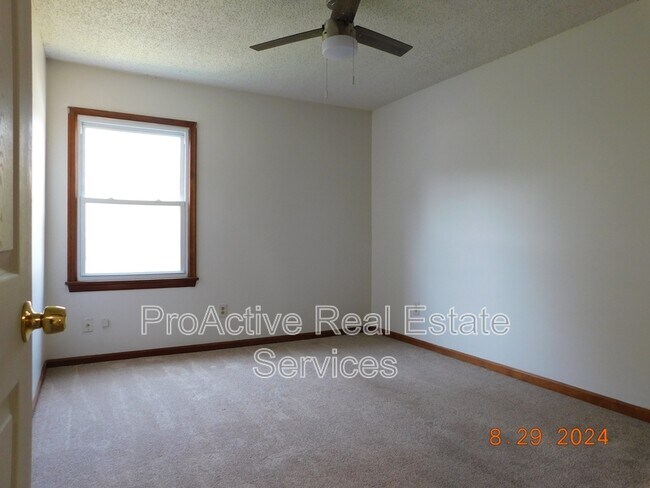 Building Photo - 1461 Thamesford Dr