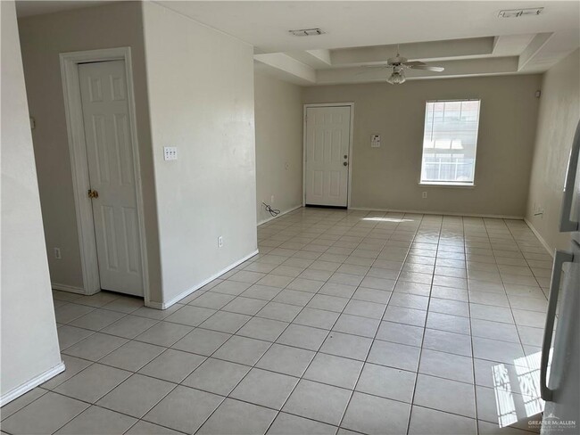 Building Photo - 701 Oblate Ave
