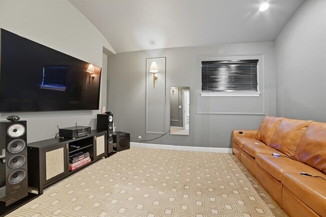 Building Photo - 500 Konstanty Cir