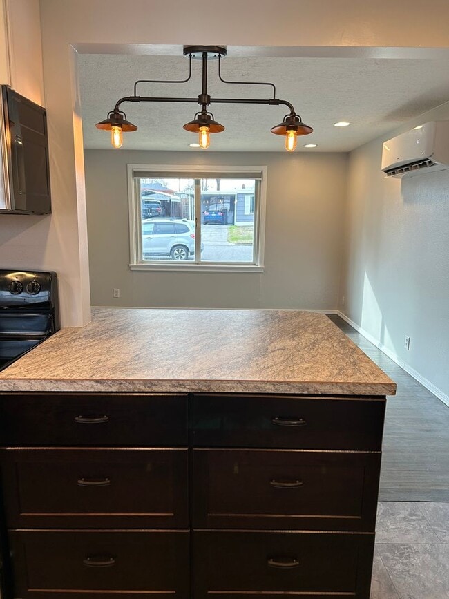 Building Photo - Updated Charmer