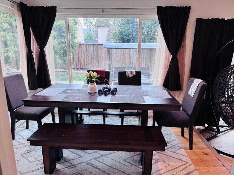 Building Photo - 7185 Via Colina