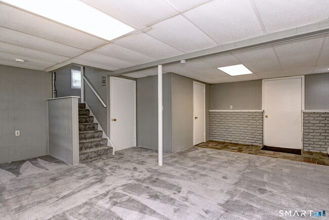 Building Photo - 68 Pond Hill Rd