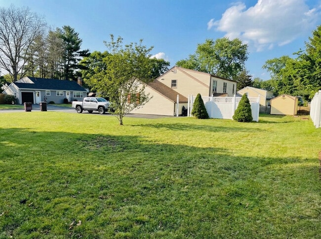 Building Photo - 65 Barbara Ln